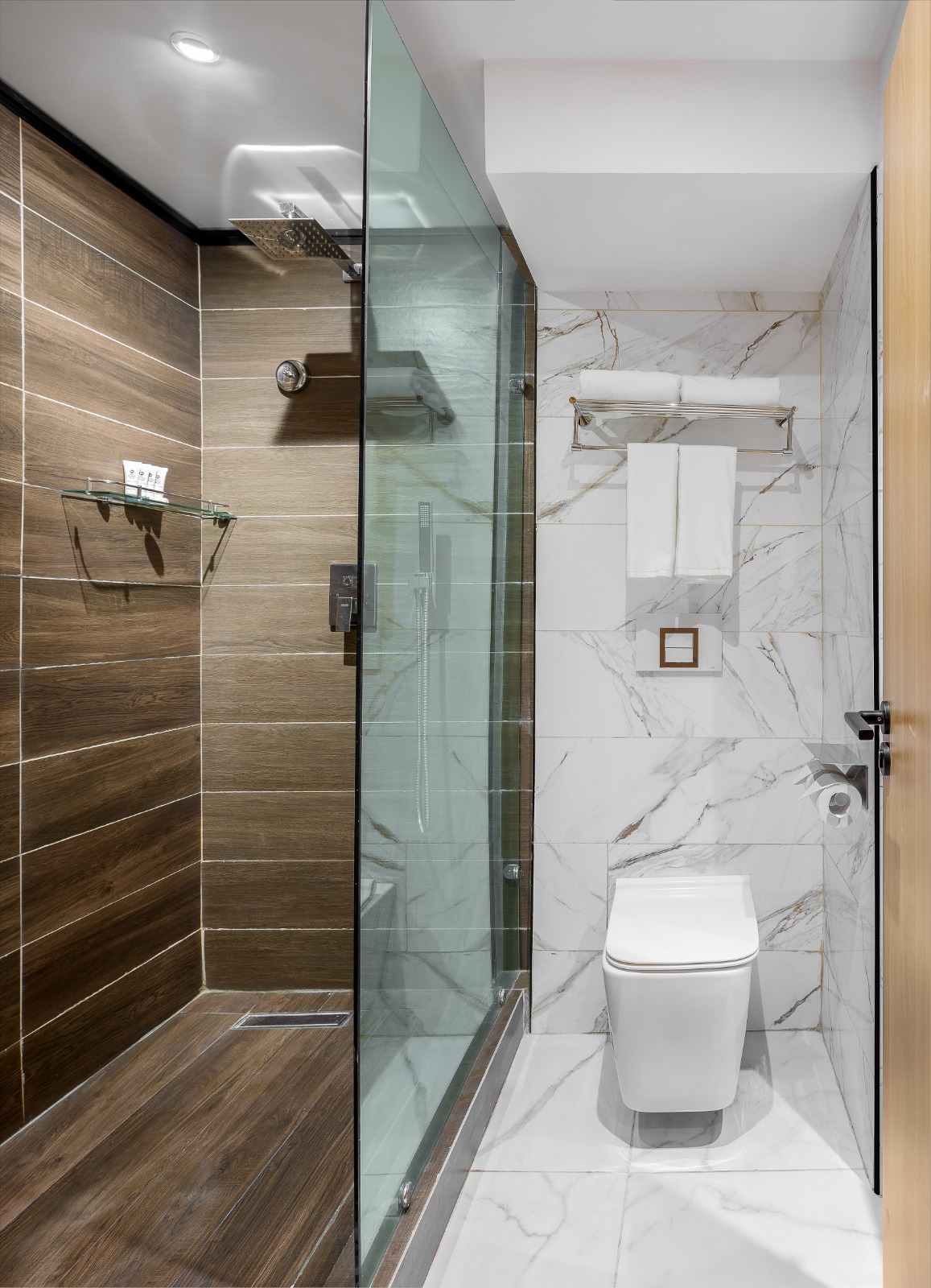 Deluxe Room bathroom