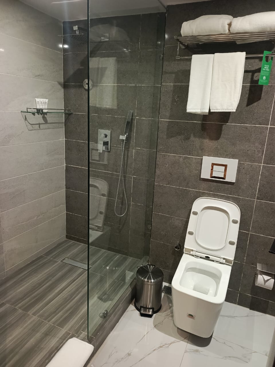 Premium Suite bathroom